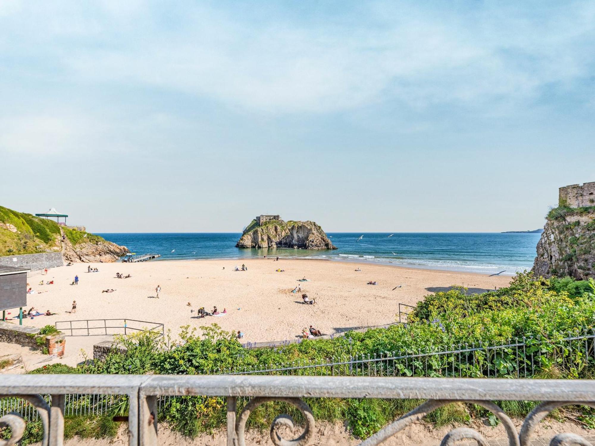 Ocean Waves Vila Tenby Exterior foto